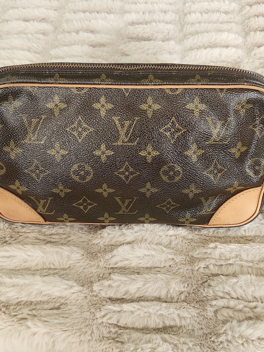 Louis Vuitton Monogram Marly Dragonne GM Wristlet - Picture 5 of 16
